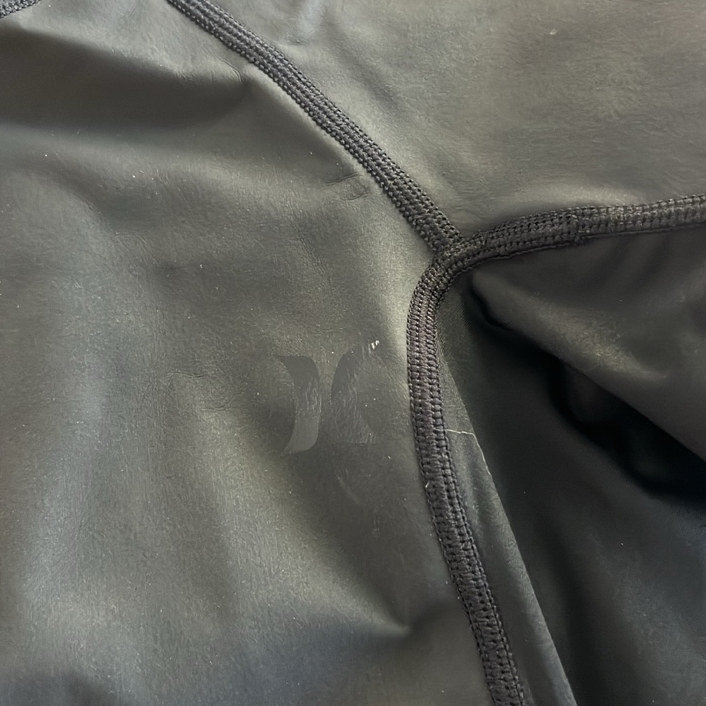 New Hurley Rash Guard Surf - Picture 3 of 5